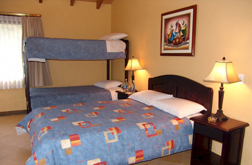 Termas De Papallacta Dış mekan fotoğraf A bunk bed with a double bed